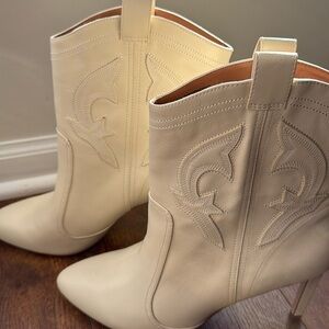 SZ 10 NWT BCBG boots